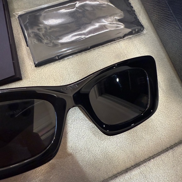 Prada Sunglasses PR 13ZS 1AB-5S0 EUC with box and original accessories black - Picture 6 of 8